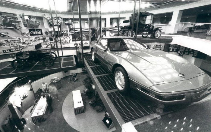AutoWorld (Six Flags AutoWorld) - Old Photo (newer photo)